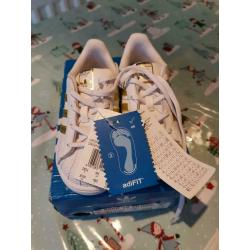 "New" Kids Adidas Superstar Trainers Size 9