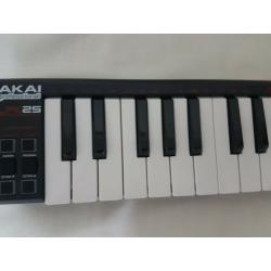 The AKAI LPK25 MIDI keyboard ( parts only)