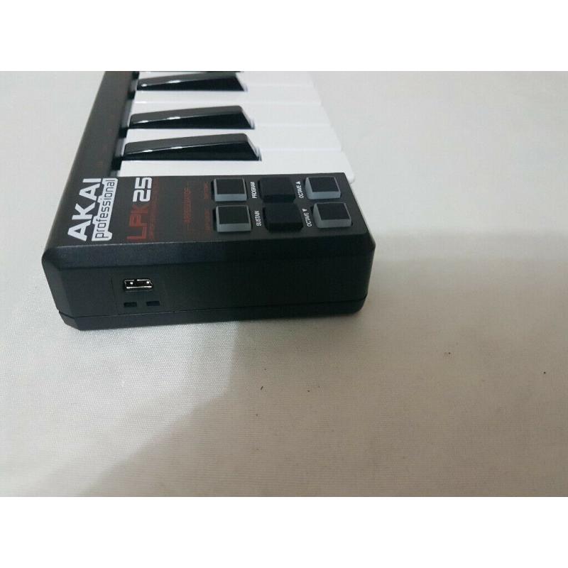The AKAI LPK25 MIDI keyboard ( parts only)