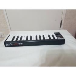 The AKAI LPK25 MIDI keyboard ( parts only)