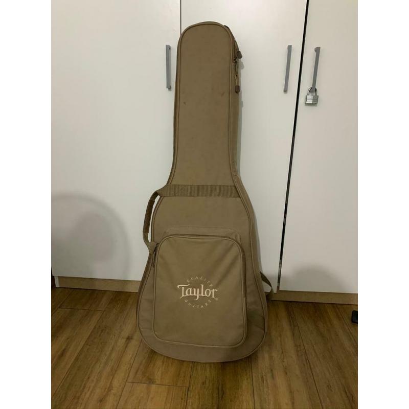 Guitar Taylor 114CE