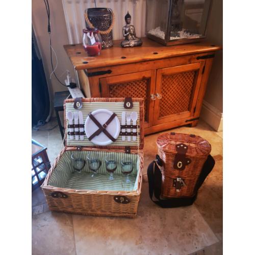 BNWT Picnic Hamper and Wine Prosecco Carrier