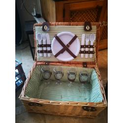 BNWT Picnic Hamper and Wine Prosecco Carrier