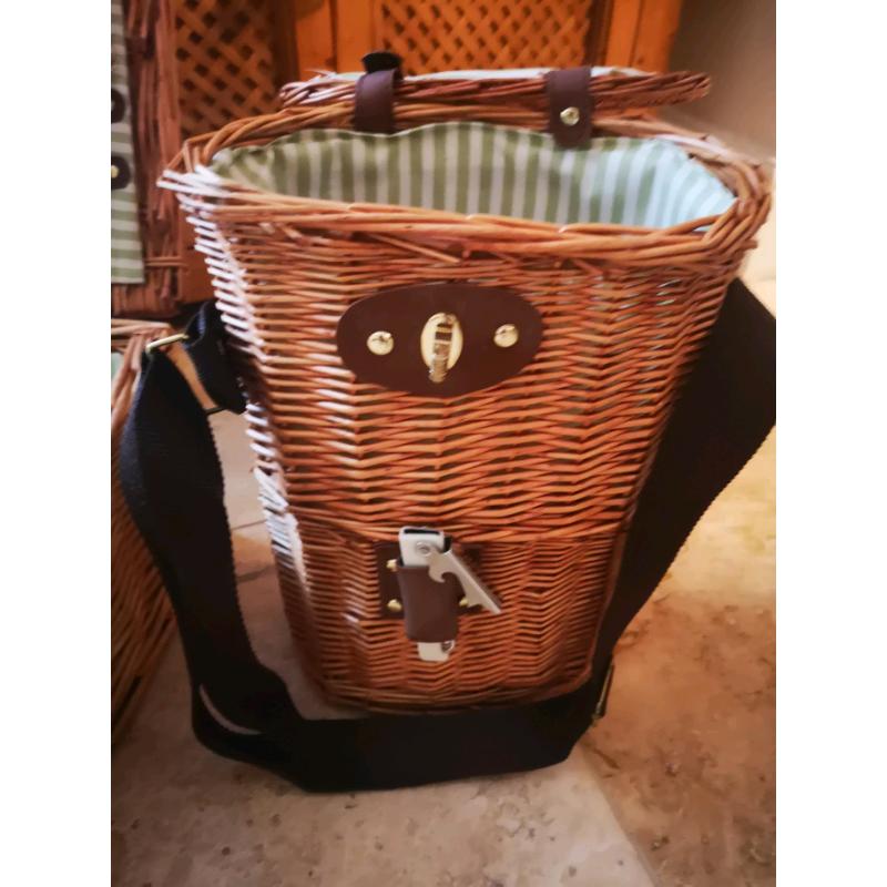 BNWT Picnic Hamper and Wine Prosecco Carrier