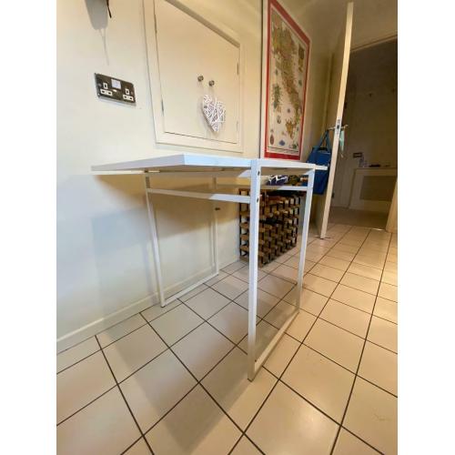 Foldable table