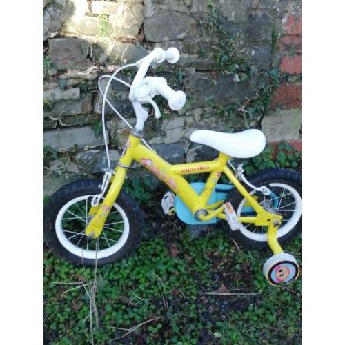 Childs bicycle with stabilisers. Good condition. Suit age 3 to 6 yrs. ?10