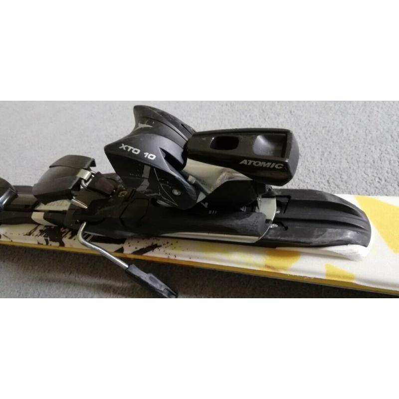 Atomic Vantage Rival skis