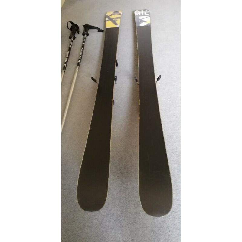 Atomic Vantage Rival skis