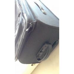 TUMI BLACK SUITCASE 22 ' HD