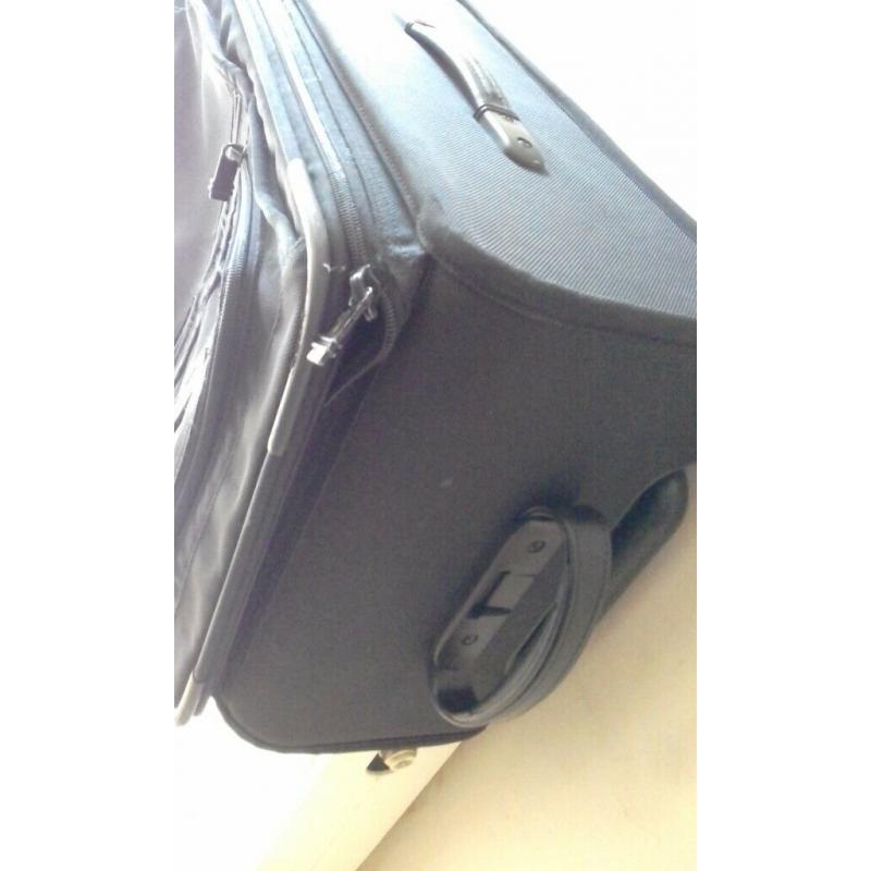 TUMI BLACK SUITCASE 22 ' HD