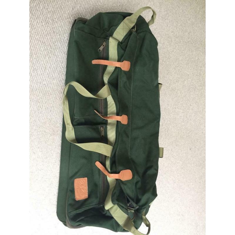 Large travel holdall