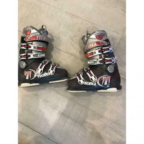 Tecnica ski boots