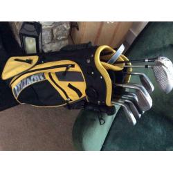 Set of golf Spalding clubs with a Wilson bag