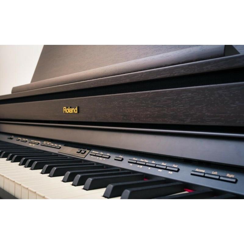 ROLAND DIGITAL PIANO & STOOL - Immaculate condition HP 505