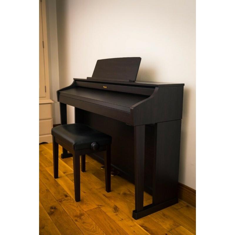 ROLAND DIGITAL PIANO & STOOL - Immaculate condition HP 505