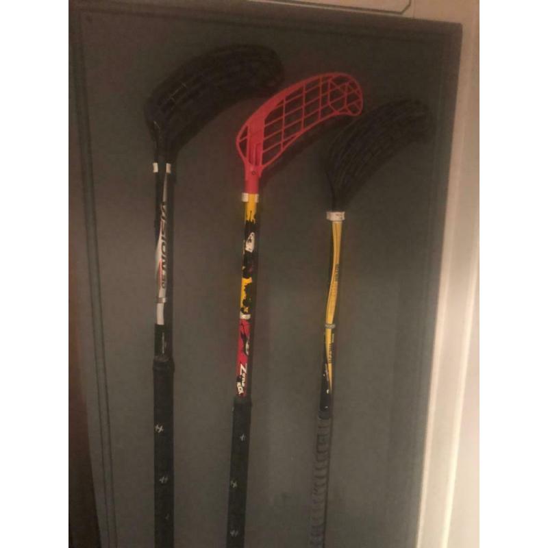 3x hockey sticks