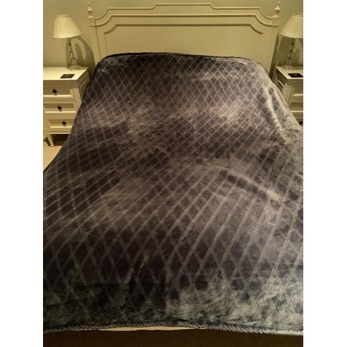 Large steel grey throw /bedspread /Sherpa blanket 90x95inches