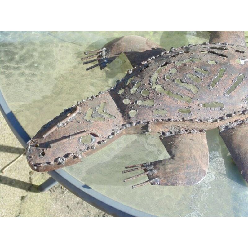 (#220) unusual metal wall hanging ornament (Pick up only, Dy4 area)