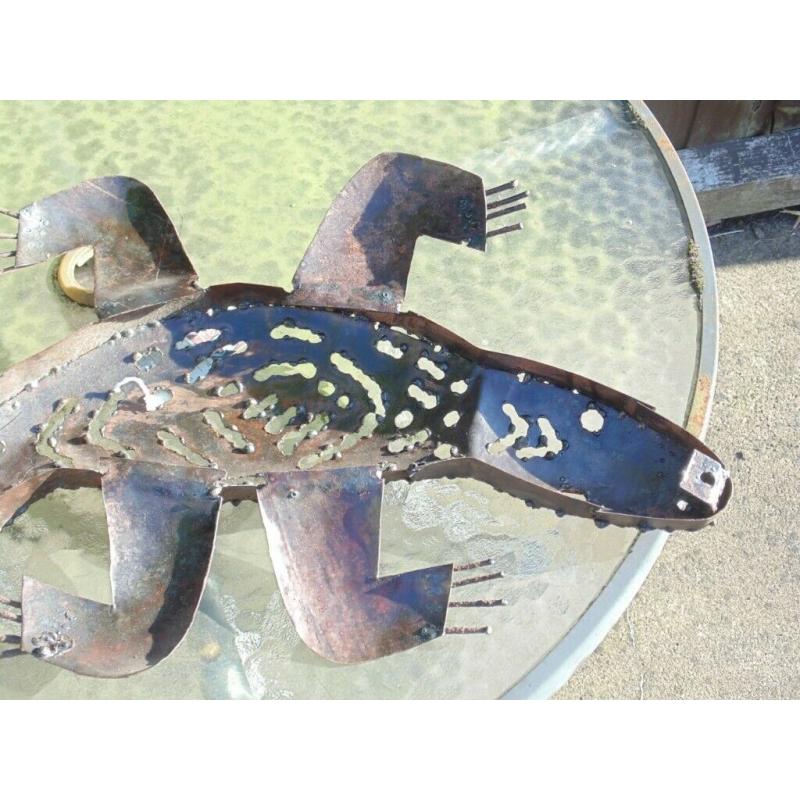 (#220) unusual metal wall hanging ornament (Pick up only, Dy4 area)