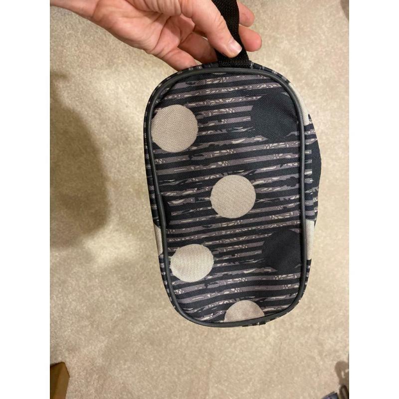 Travel toiletry bag