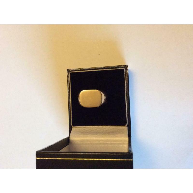 Gents Gold Signet Ring