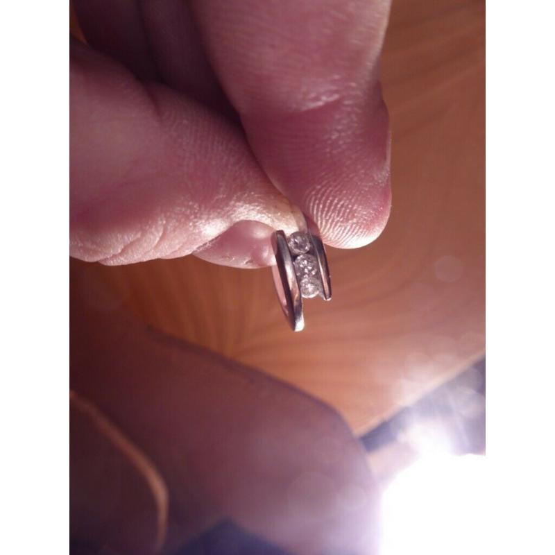 lovely 18ct Carat White Gold and 3 Stone Diamond Ring with 0.25 Carat of Diamonds