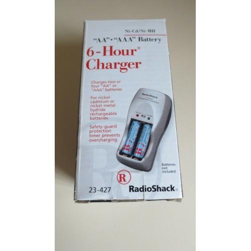 RadioShack USA plug 6 Hour Rechargeable AAA/AA Battery Charger
