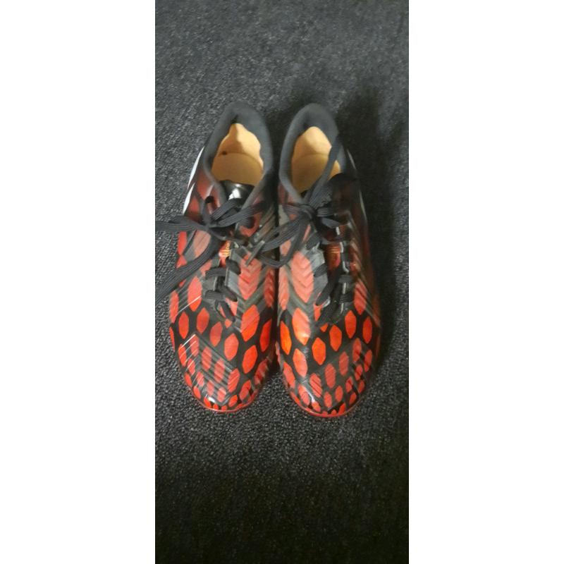 Size 3.5 addidas predators football boots