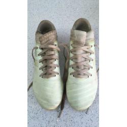 Football boots size 5