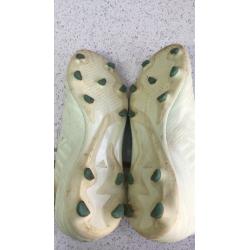 Football boots size 5
