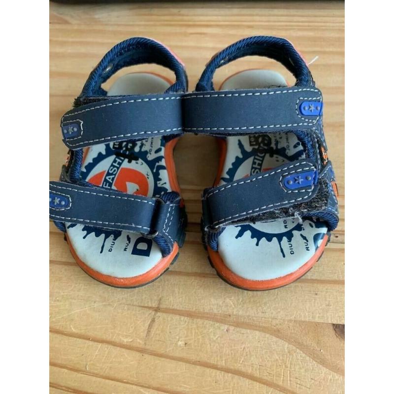 Boys/Girls sandals from Feet Street Fashion size 4