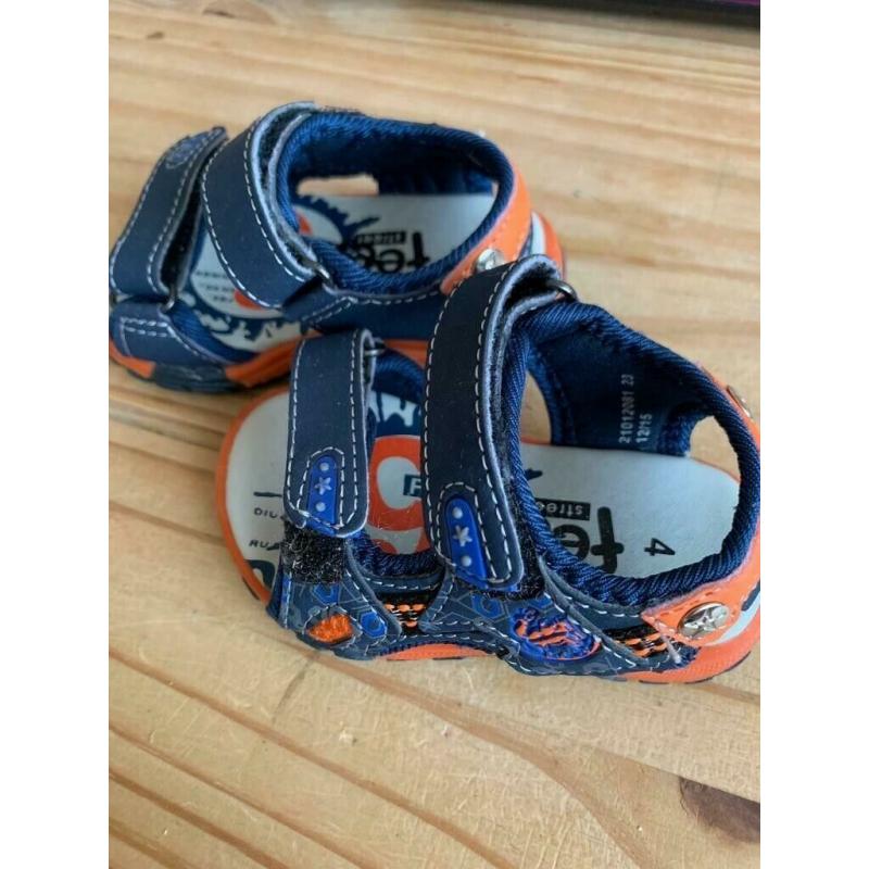 Boys/Girls sandals from Feet Street Fashion size 4