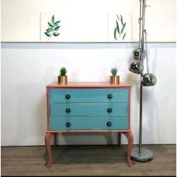Shabby-Chic Restoration and Upcycled Chest of Drawers