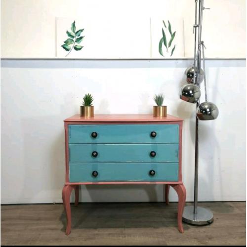 Shabby-Chic Restoration and Upcycled Chest of Drawers