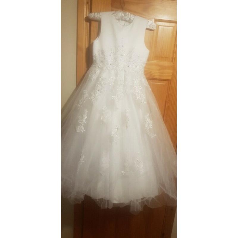 Gabys white floral lace communion/flower girl dress, with matching veil and bag