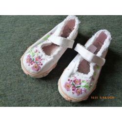 3 pairs girls boots and shoes size 7