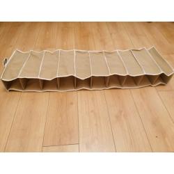 Callapsible shoe storage