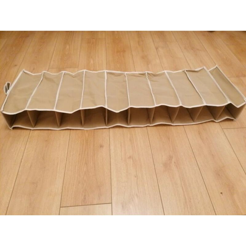 Callapsible shoe storage