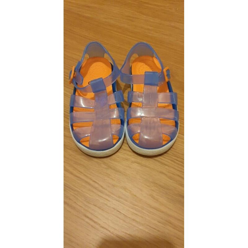 Boys jelly shoes size 10